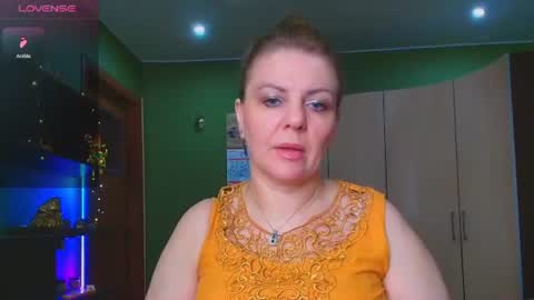 Snapshot of leona_tracie chatting on June 25, 5:34 am Leona tracie online show from June 25, 5:34 am