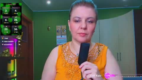 Snapshot of leona_tracie chatting on June 27, 12:37 am Leona tracie online show from June 27, 12:37 am