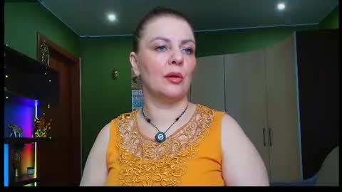 Snapshot of leona_tracie chatting on July 1, 6:07 pm Leona tracie online show from July 1, 6:07 pm