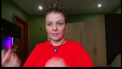Snapshot of leona_tracie chatting on July 2, 6:47 pm Leona tracie online show from July 2, 6:47 pm