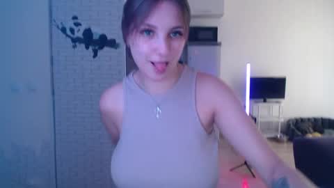 Snapshot of leonaalove chatting on April 1, 11:22 am Leonaalove online show from April 1, 11:22 am