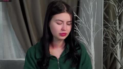 Snapshot of leonameile chatting on February 8, 1:31 am Mila online show from February 8, 1:31 am