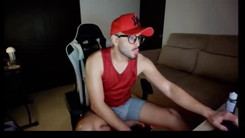 Snapshot of leonandresough chatting on October 15, 4:56 am leonandresough online show from October 15, 4:56 am