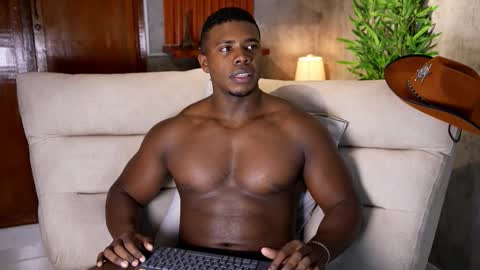 Leandro jones online show from October 12, 11:53 am