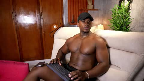 Leandro jones online show from October 15, 1:11 pm