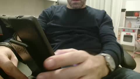 Snapshot of leone44 chatting on November 20, 4:40 pm angel e sonia online show from November 20, 4:40 pm