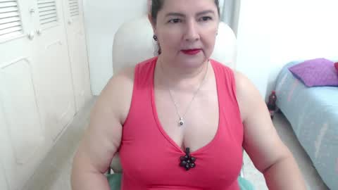 leonela   online show from April 17, 8:45 pm