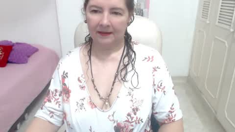 leonela   online show from June 30, 9:05 pm