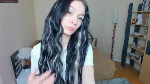 Snapshot of leonewiechec chatting on April 15, 9:15 pm Alice online show from April 15, 9:15 pm