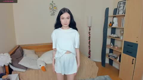 Snapshot of leonewiechec chatting on April 22, 7:15 pm Alice online show from April 22, 7:15 pm
