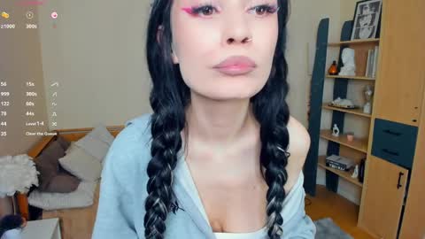 Snapshot of leonewiechec chatting on April 25, 8:50 pm Alice online show from April 25, 8:50 pm