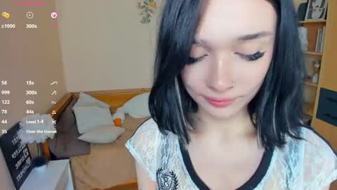 Snapshot of leonewiechec chatting on May 2, 8:03 pm Alice online show from May 2, 8:03 pm