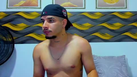 Snapshot of leonhotx chatting on March 17, 11:57 am Leon online show from March 17, 11:57 am