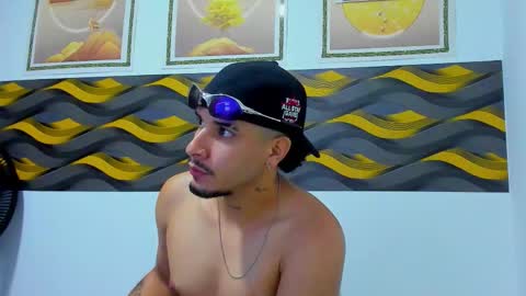 Snapshot of leonhotx chatting on March 18, 11:57 am Leon online show from March 18, 11:57 am