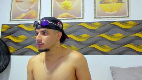 Snapshot of leonhotx chatting on March 20, 11:59 am Leon online show from March 20, 11:59 am