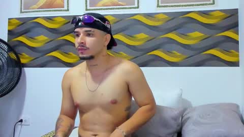 Snapshot of leonhotx chatting on March 21, 12:10 pm Leon online show from March 21, 12:10 pm