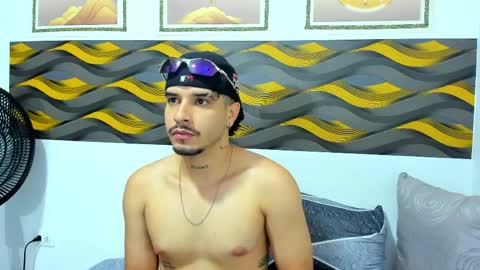 Snapshot of leonhotx chatting on April 1, 7:22 pm Leon online show from April 1, 7:22 pm