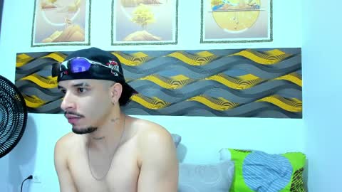 Snapshot of leonhotx chatting on April 6, 8:21 pm Leon online show from April 6, 8:21 pm