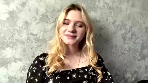 Snapshot of leonidalabrador chatting on July 5, 11:06 am Mia online show from July 5, 11:06 am