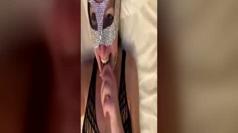 leonie_vancat online show from June 27, 10:15 pm