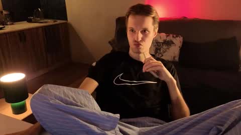 Leon online show from February 4, 7:09 pm