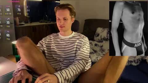 Snapshot of leonnextdoor chatting on February 13, 9:55 pm Leon online show from February 13, 9:55 pm