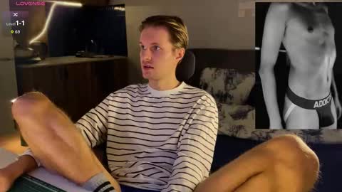 Snapshot of leonnextdoor chatting on February 21, 7:26 pm Leon online show from February 21, 7:26 pm