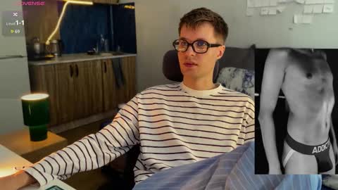 Snapshot of leonnextdoor chatting on February 26, 4:33 am Leon online show from February 26, 4:33 am