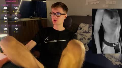 Snapshot of leonnextdoor chatting on February 27, 5:24 pm Leon online show from February 27, 5:24 pm