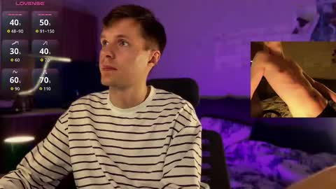 Snapshot of leonnextdoor chatting on March 17, 4:32 pm Leon online show from March 17, 4:32 pm