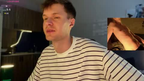 Snapshot of leonnextdoor chatting on March 18, 11:24 am Leon online show from March 18, 11:24 am