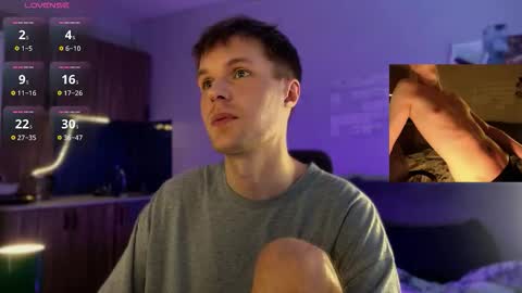 Snapshot of leonnextdoor chatting on March 19, 1:42 am Leon online show from March 19, 1:42 am