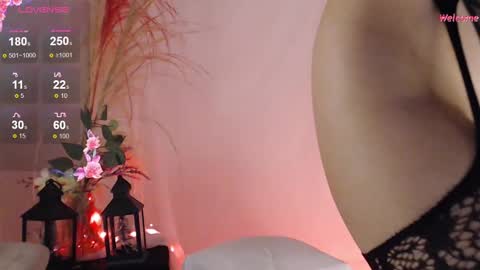 Snapshot of leonora_luxry_ chatting on December 7, 1:36 am My name is Leonora Pleasures to see you Follow me here and instagram online show from December 7, 1:36 am