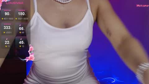 Snapshot of leonora_luxry_ chatting on September 21, 10:00 pm My name is Leonora Pleasures to see you Follow me here and instagram online show from September 21, 10:00 pm