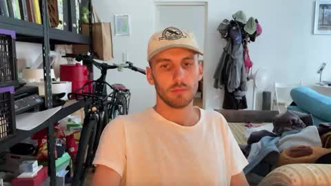 Leon online show from October 9, 2:15 pm