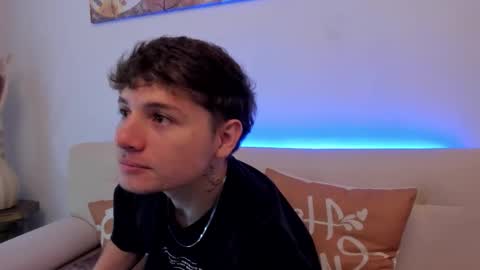 Leo  online show from October 24, 7:54 pm