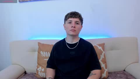 Leo  online show from November 1, 8:00 pm