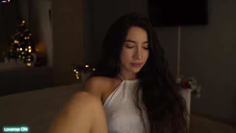 Snapshot of leoramallis chatting on December 10, 4:17 pm Leora online show from December 10, 4:17 pm