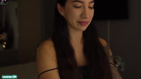 Snapshot of leoramallis chatting on December 13, 4:16 pm Leora online show from December 13, 4:16 pm