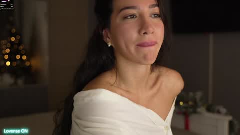 Snapshot of leoramallis chatting on December 16, 6:27 pm Leora online show from December 16, 6:27 pm