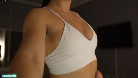 Snapshot of leoramallis chatting on December 21, 4:03 pm Leora online show from December 21, 4:03 pm