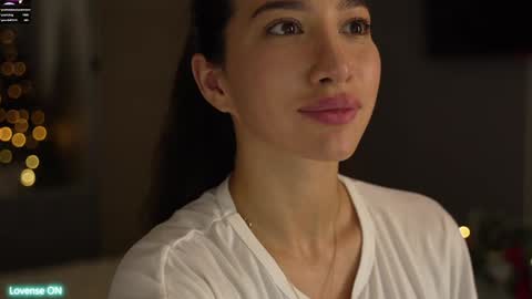 Snapshot of leoramallis chatting on December 24, 7:44 pm Leora online show from December 24, 7:44 pm