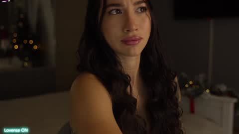 Snapshot of leoramallis chatting on December 31, 4:04 pm Leora online show from December 31, 4:04 pm