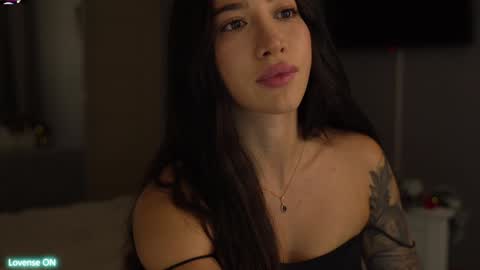 Snapshot of leoramallis chatting on January 2, 3:29 pm Leora online show from January 2, 3:29 pm