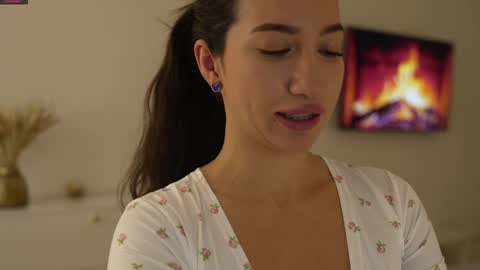 Snapshot of leoramallis chatting on February 1, 4:22 pm Leora online show from February 1, 4:22 pm