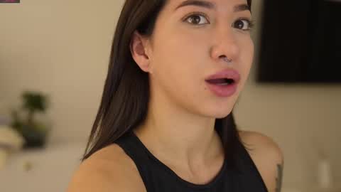 Snapshot of leoramallis chatting on February 23, 4:46 pm Leora online show from February 23, 4:46 pm