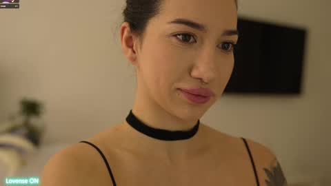 Snapshot of leoramallis chatting on March 1, 5:16 pm Leora online show from March 1, 5:16 pm