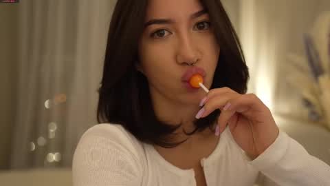 Snapshot of leoramallis chatting on March 3, 4:24 pm Leora online show from March 3, 4:24 pm