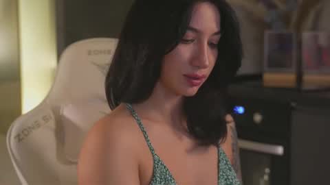 Snapshot of leoramallis chatting on November 10, 5:34 pm Leora online show from November 10, 5:34 pm