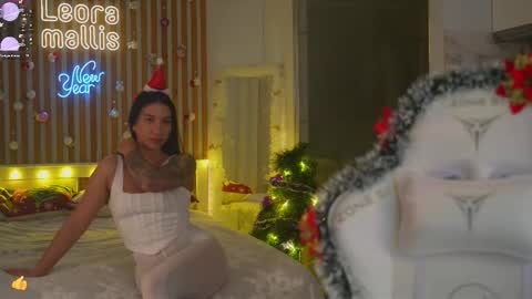 Snapshot of leoramallis chatting on December 22, 5:21 pm Leora online show from December 22, 5:21 pm